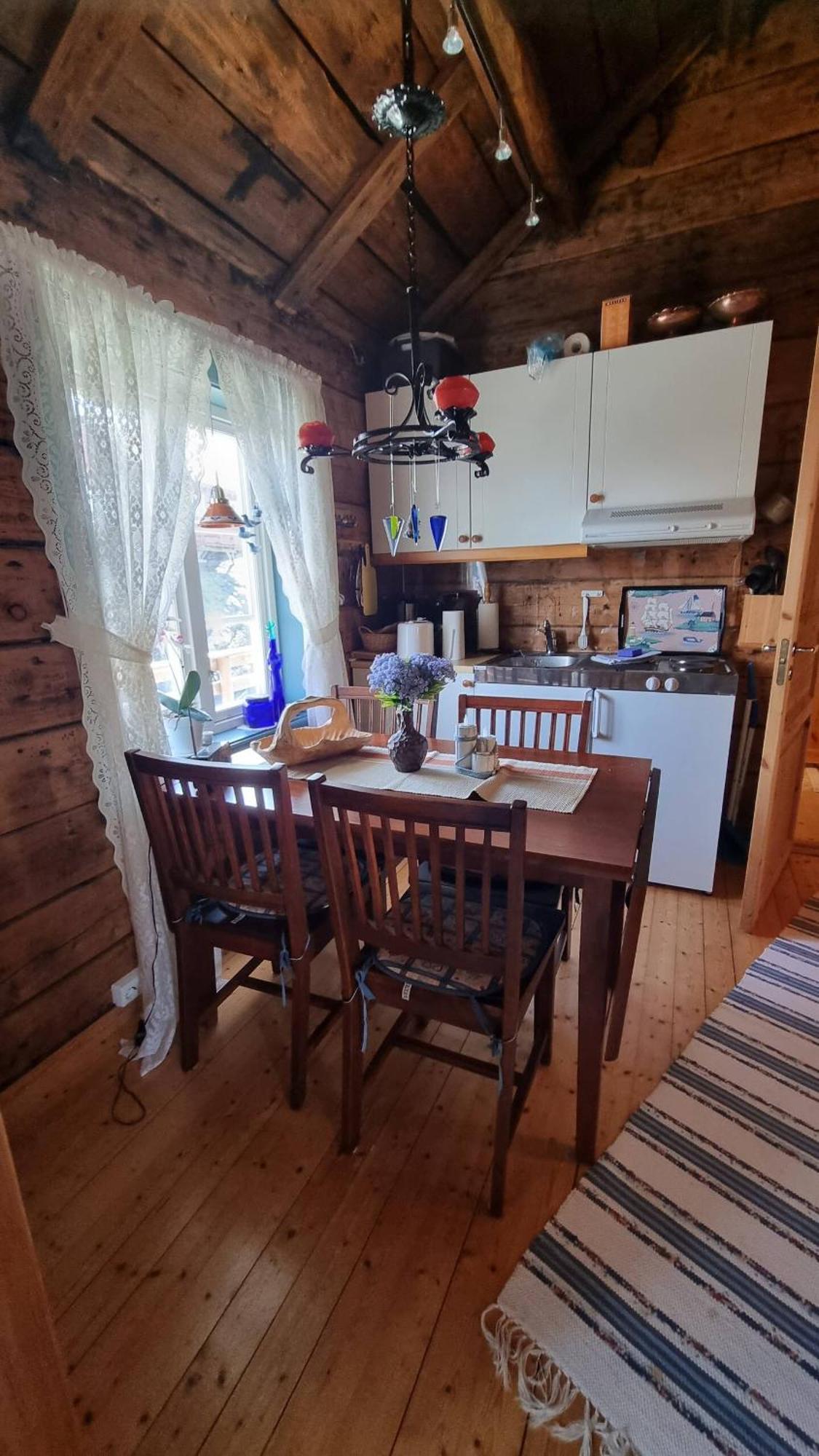 Koselig Rorbu Pa Tind Villa Sørvågen Kültér fotó