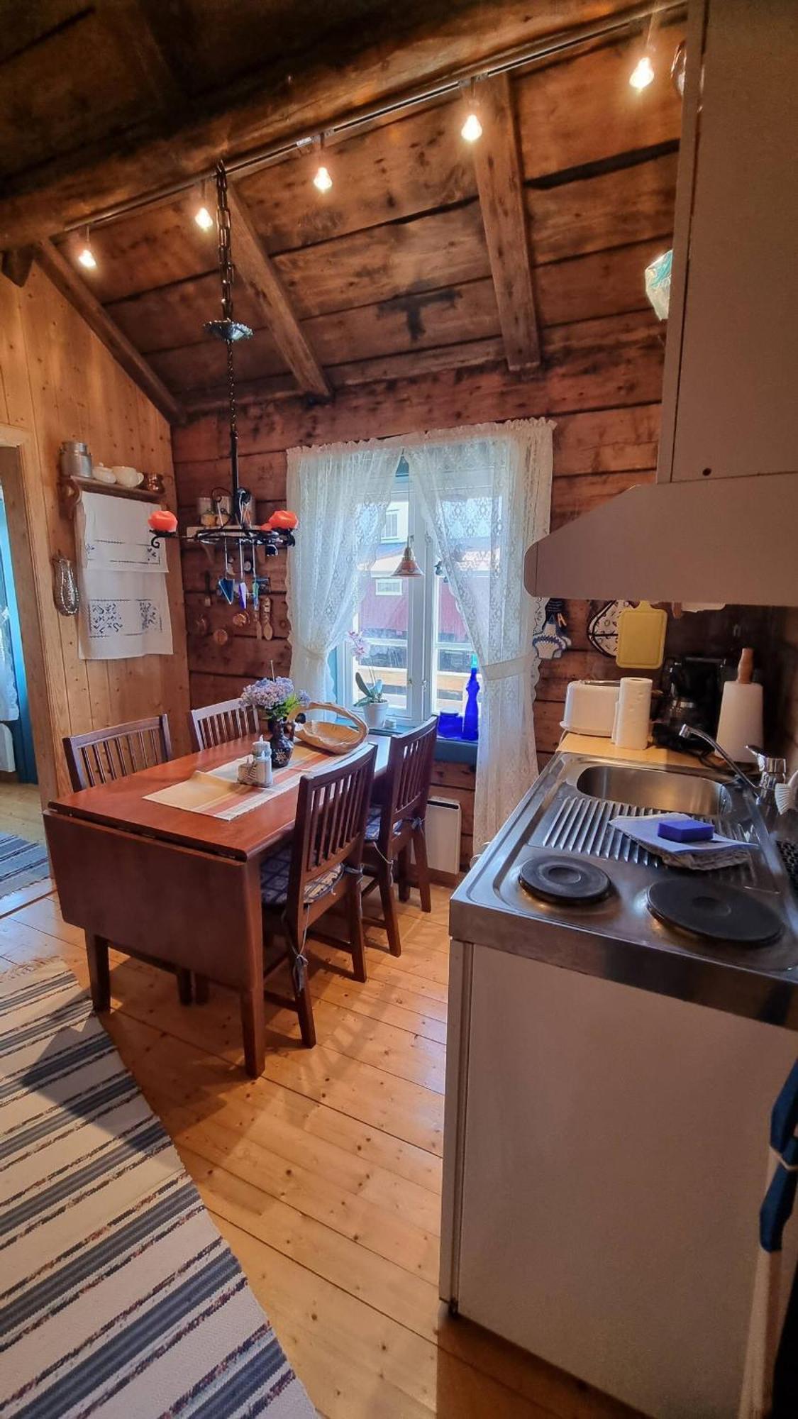 Koselig Rorbu Pa Tind Villa Sørvågen Kültér fotó